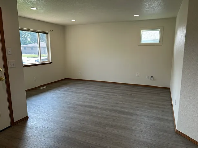 3 bed, 1200 sqft, $1,800 — Photo 4