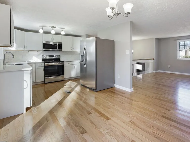 16012 Normandy Ct — Photo 9