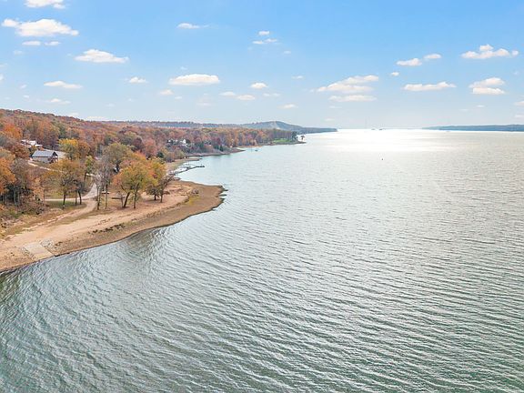 3rd image of 561 Eagle Shore Dr