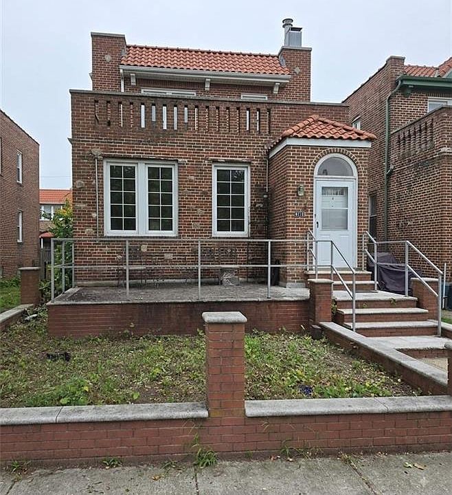 1st image of 4115 Manhattan Ave