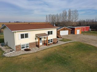 1896 12th Ave NE, Grand Forks, ND 58201