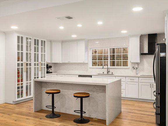 5th image of 5049 Holyoke Way