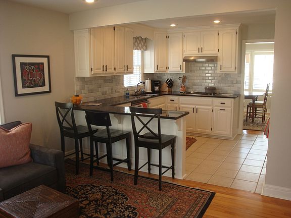 4th image of 2528 W 90th St