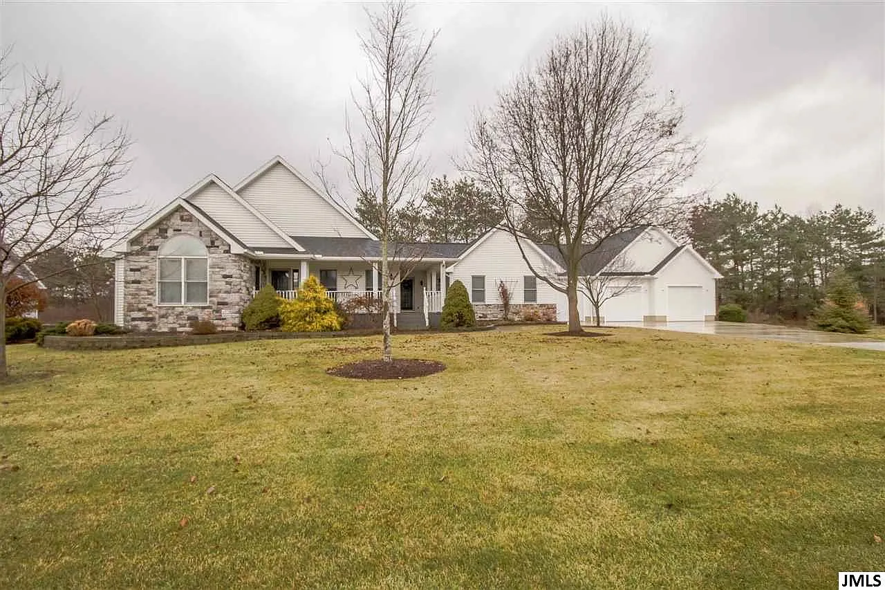 2107 E Coachlight Dr photo 1