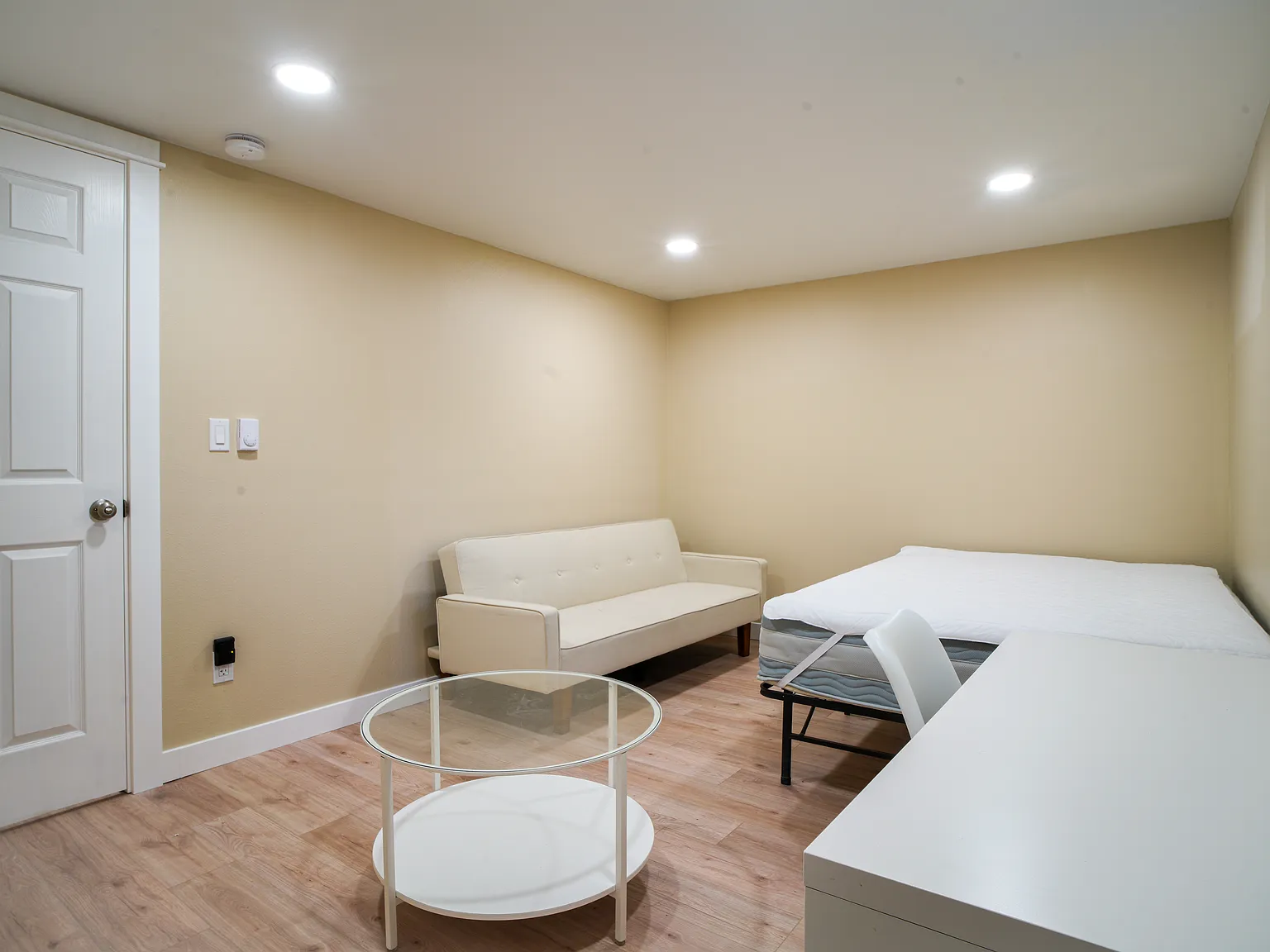 3 bed, 2560 sqft, $800 — Photo 2