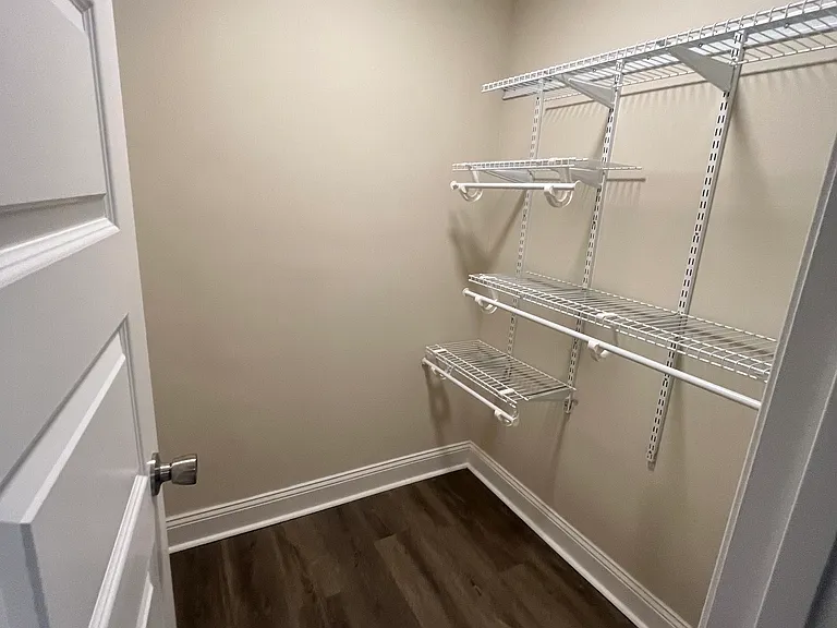 West Franklin Apts — Photo 9