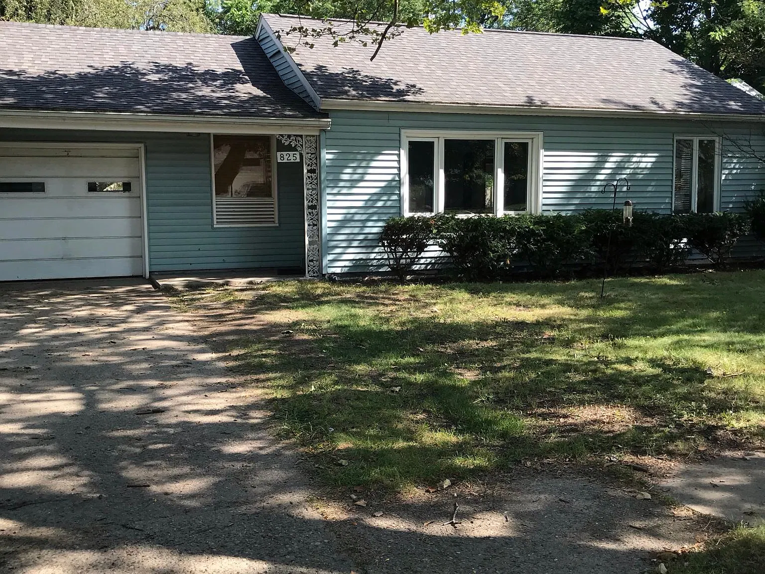 825 Crosslanes St — Photo 1