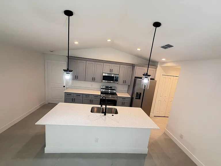 2614 Palomar Ave SE — Photo 10