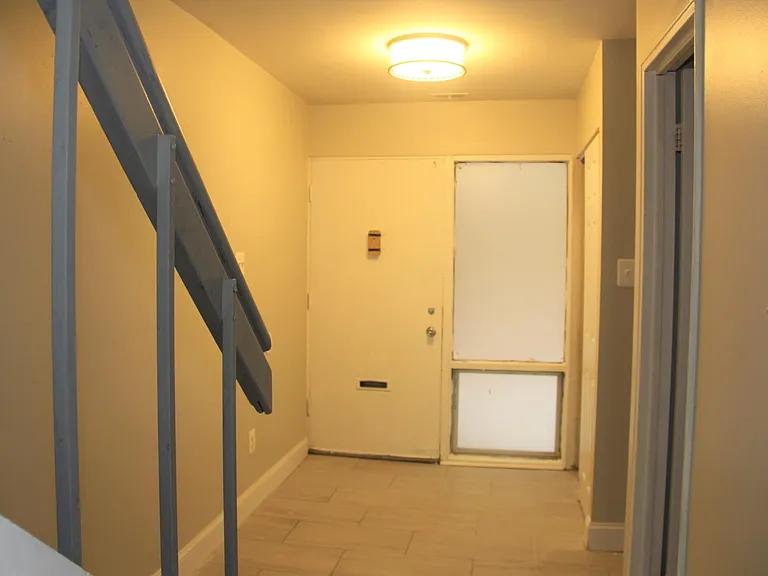 218 Centre Ave — Photo 4
