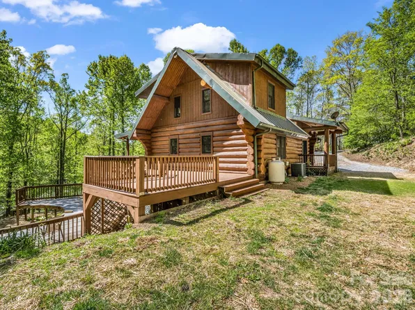 170 Old Mountain Pass, Hendersonville, NC 28792