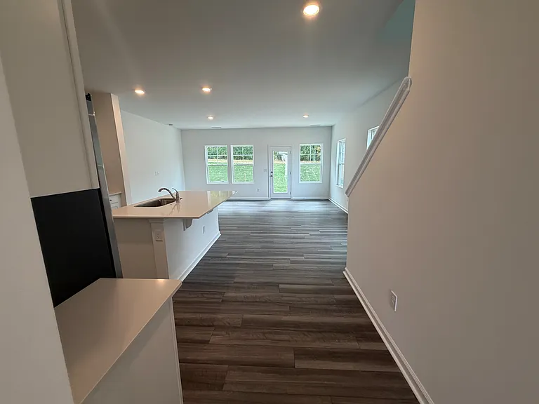 507 Fran Dr — Photo 2