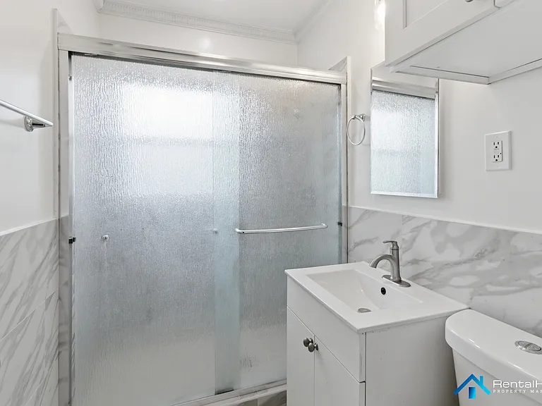 11555 Burbank Blvd #6 — Photo 10