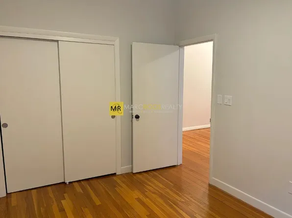 922 Beacon St, Boston, MA