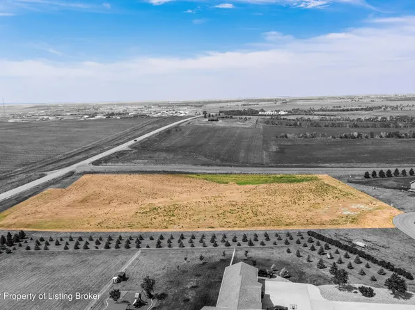 35 West St, Dickinson, ND 58601