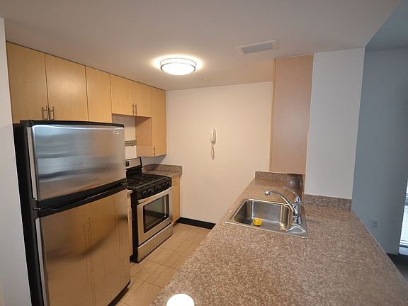 3rd image of 8915 Parsons Blvd APT 11E