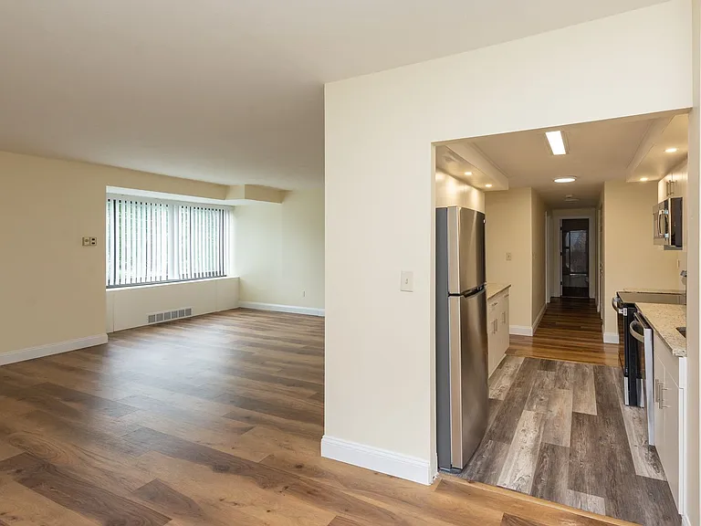 Lakewood Apartments — Photo 33