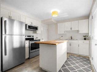 462 N Killarney Glen Ct SW, Calgary, AB T3E 7H4