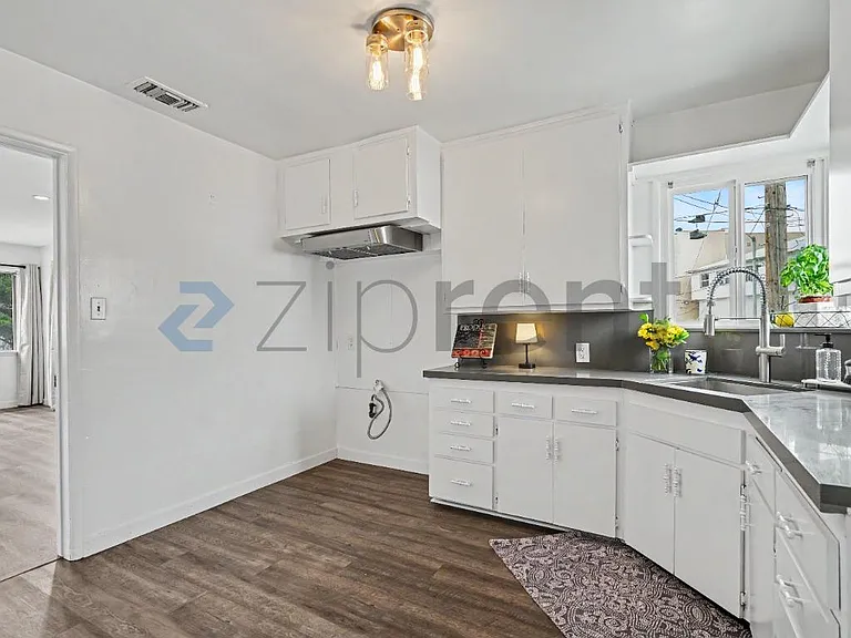 735 S Saint Louis St — Photo 9