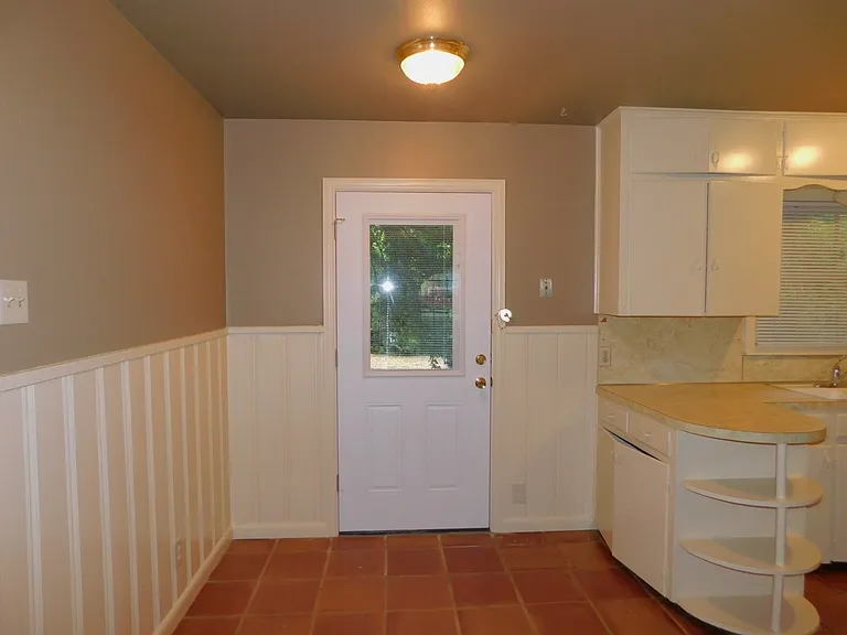 1400 Berkshire Dr — Photo 9