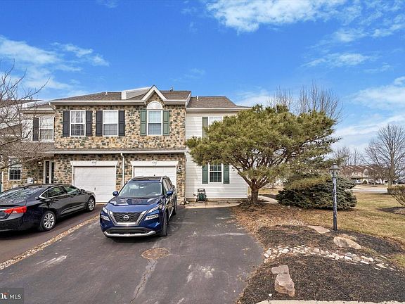 2nd image of 636 Chadbourne Ct