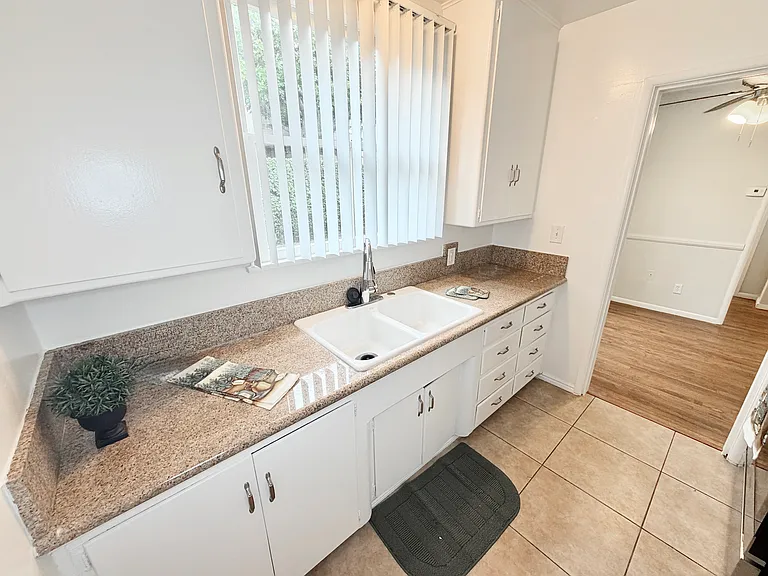 606 W Foothill Blvd — Photo 18