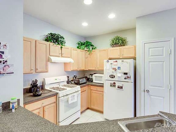 13386 Connor Dr APT B-small-020-Kitchen-666x444-72dpi