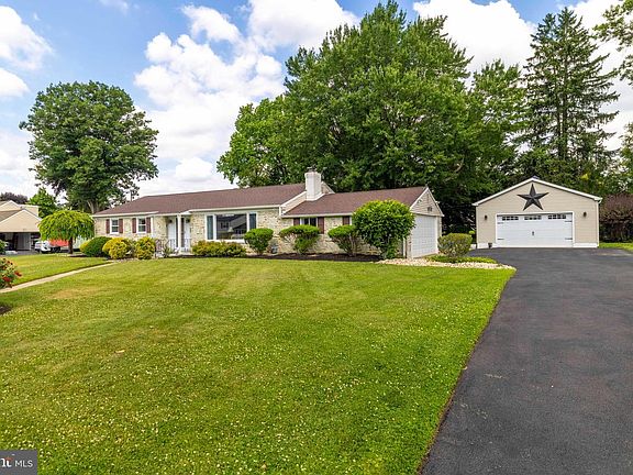 3rd image of 3882 Whitman Rd