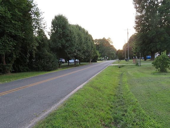 5th image of 683 Holly Vista Dr
