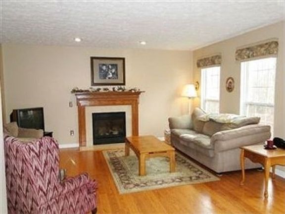 2nd image of 5573 Rosemont Way