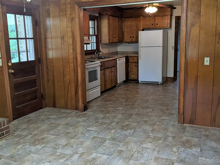 318 Jasper Ln — Photo 2