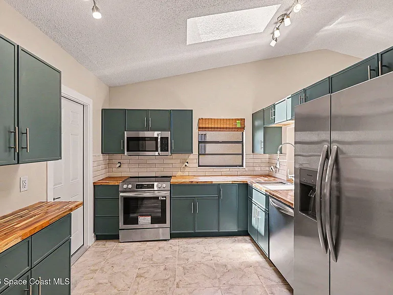 3695 Brentwood Ct — Photo 8