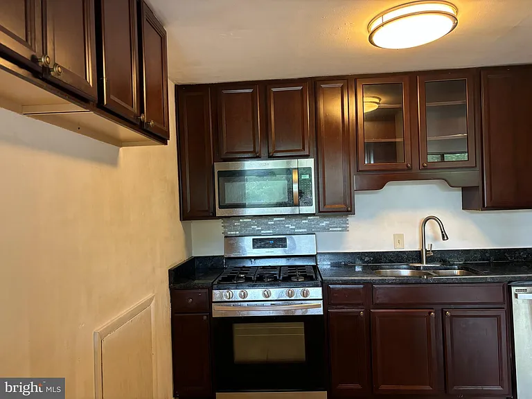 525 N Armistead St #302 — Photo 6