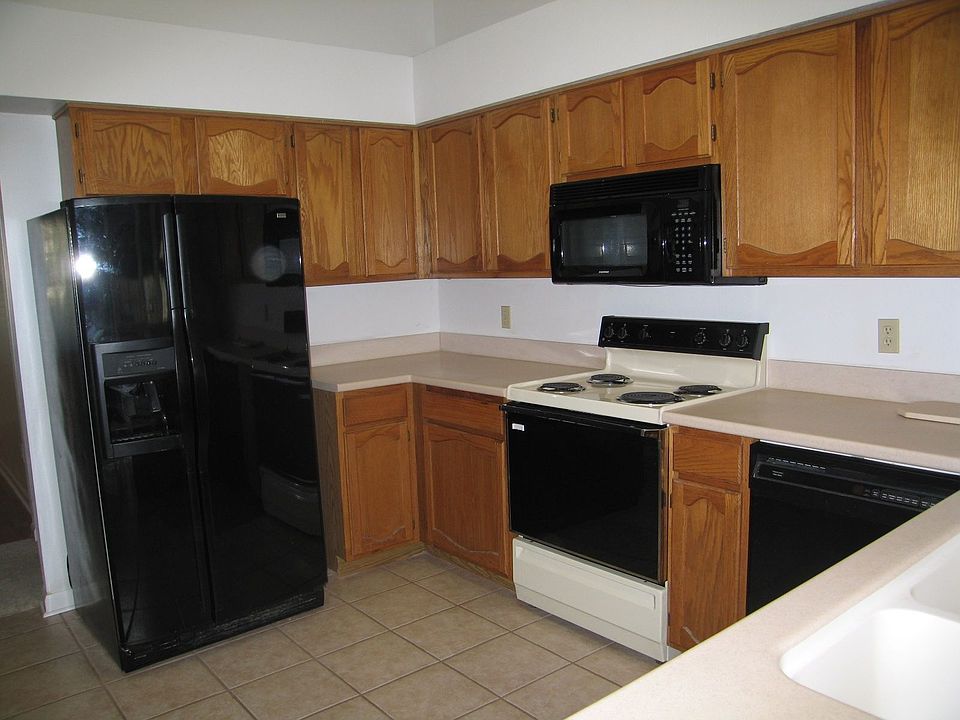 Loads of Cabinets!