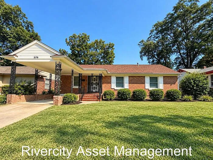 3 bed, 1.5 bath, 1600 sqft, $1,395 — Photo 1