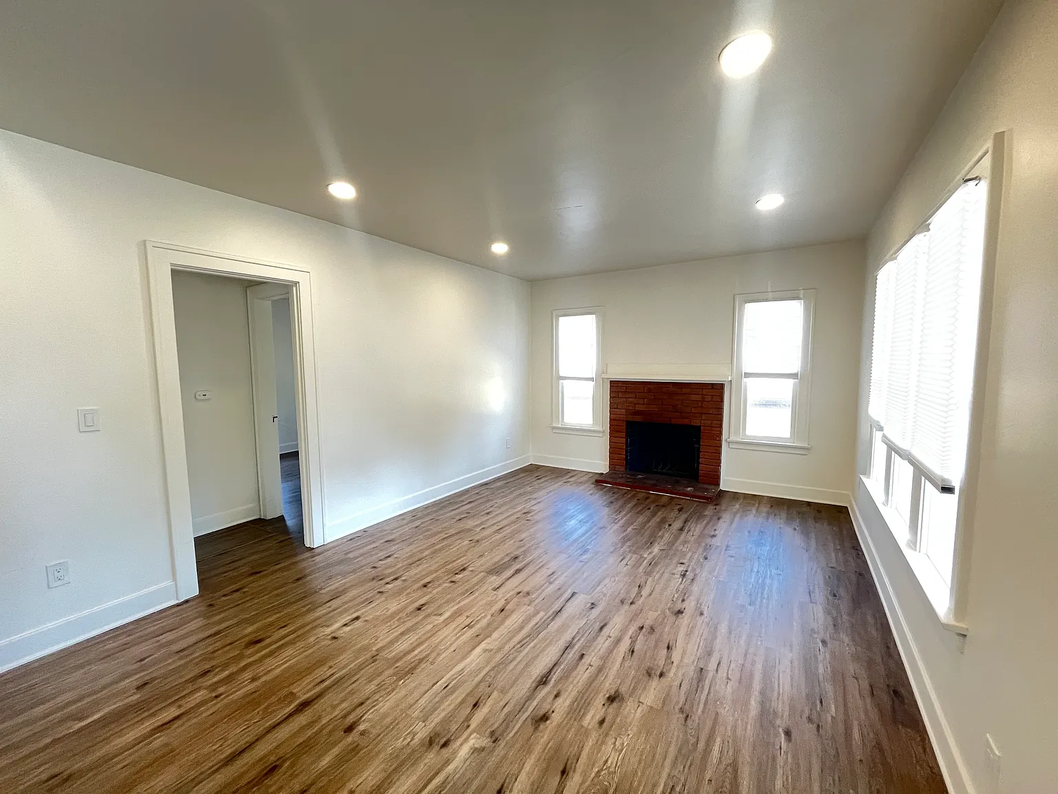 3 bed, 1.5 bath, 1100 sqft, $4,500 — Photo 3