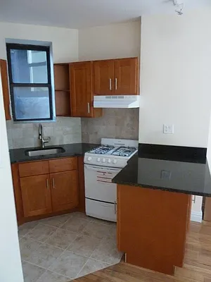 Rented by Chartwell Manhattan Realty | media 18