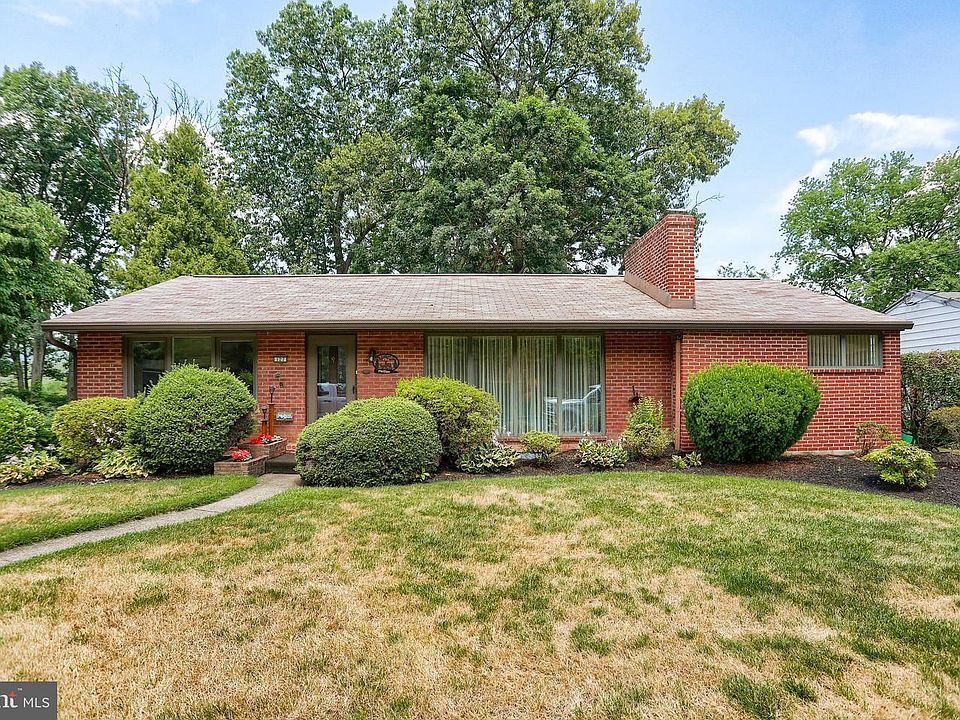 1st image of 127 Ridgeview Dr