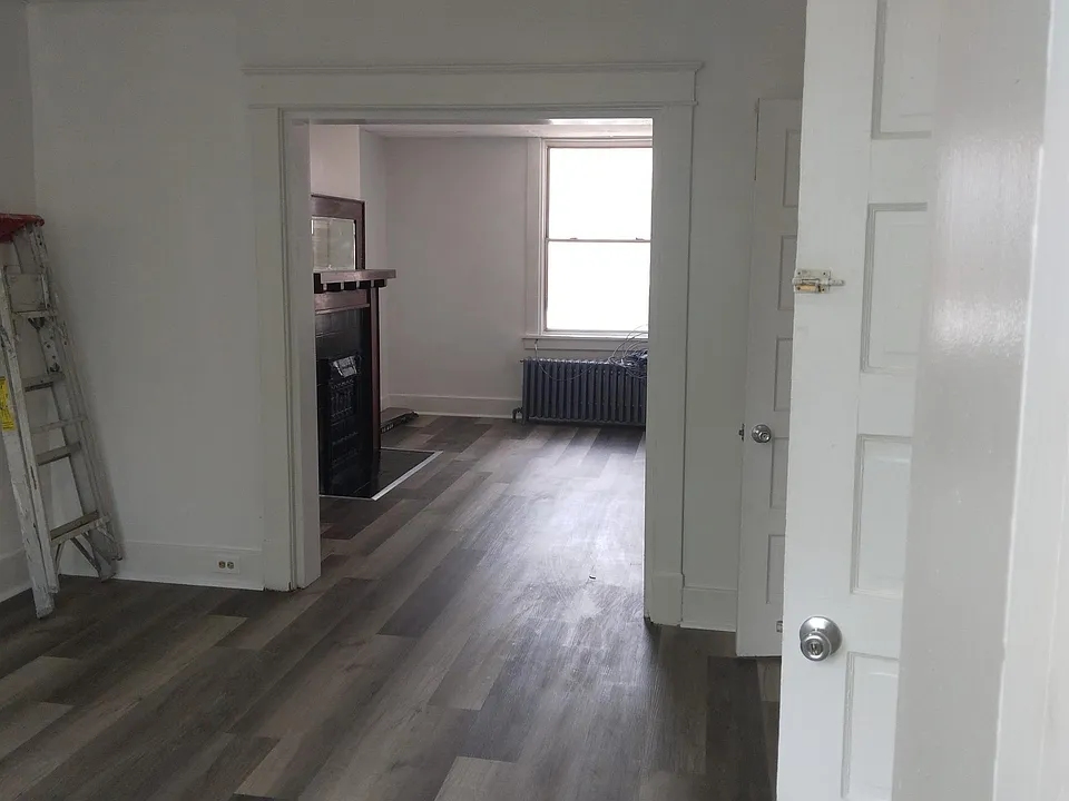 402 Center St #2