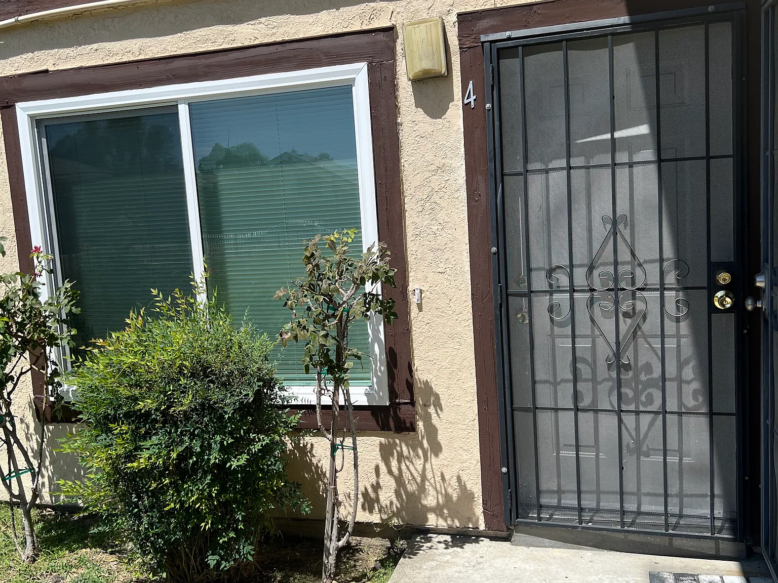 3 bed, 1.5 bath, 1300 sqft, $2,500 — Photo 2