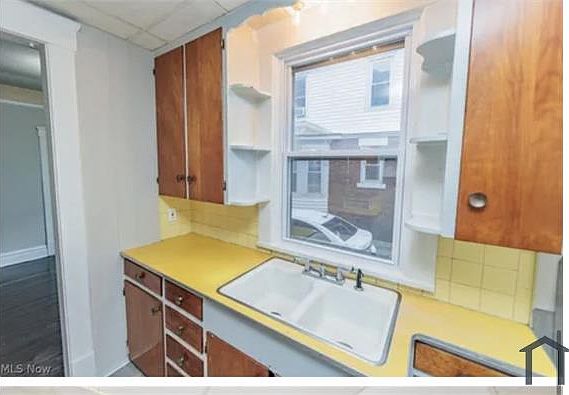 2nd image of 1042 W 9th St