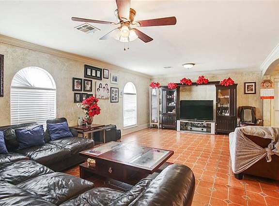 4th image of 11151 Lake Forest Blvd