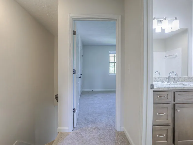 Brentwood Square Condominiums — Photo 12