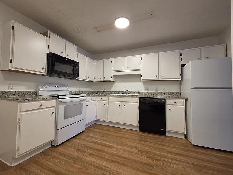 1034 Jessamine Trl — Photo 6