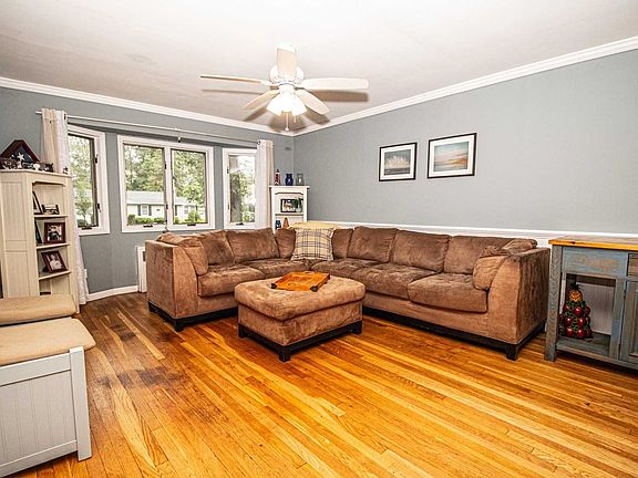 2nd image of 104 Dogwood Ln