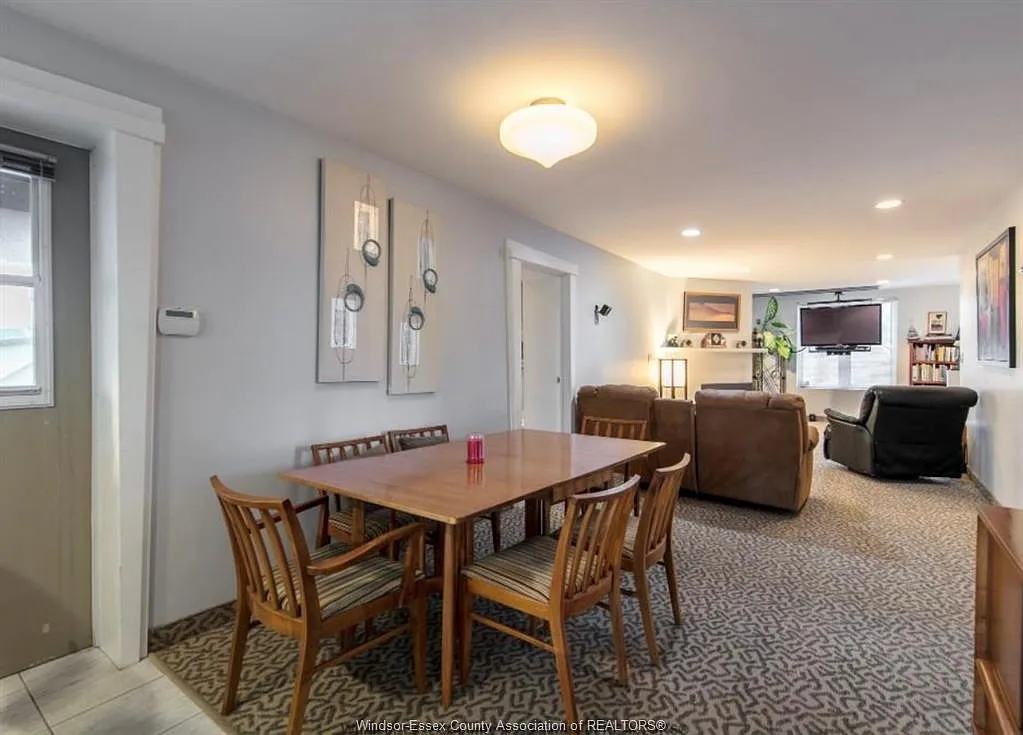 3 bed, $2,400 — Photo 3