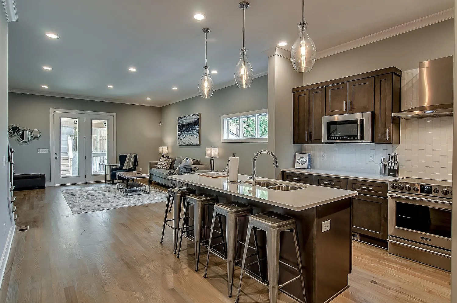 4 bed, 2052 sqft, $3,500 — Photo 4