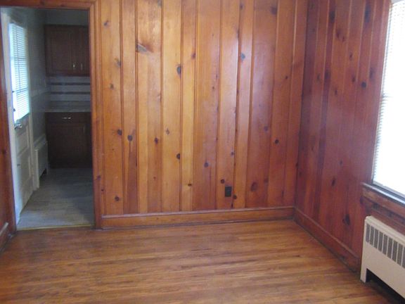 3rd image of 1014 Palm Ave NW
