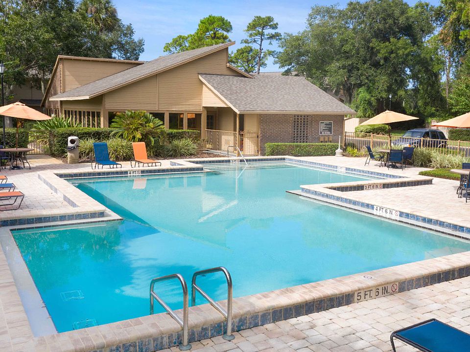 Refresh, relax, repeat_our sun-soaked pool is waiting.