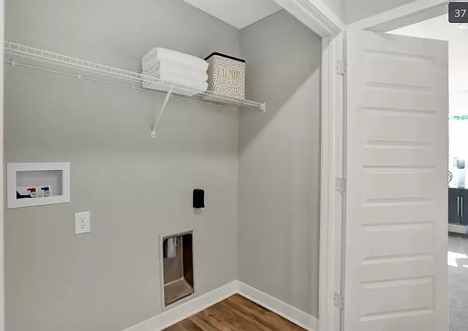 9329 Clarendon Dr — Photo 33