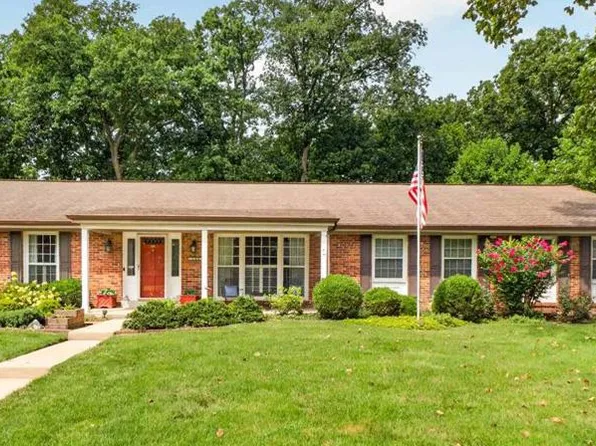 1331 Lockett Ln, Saint Louis, MO 63122